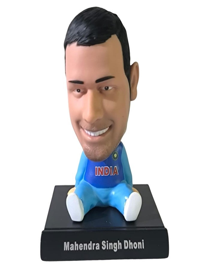 Iconic Keychains سلسلة مفاتيح مميزة، مجسم رأس هزاز للاعب الكريكيت الهندي إم إس دوني، تذكارات رياضية قابلة للجمع، قميص أزرق مع حامل عرض - Image 3